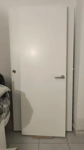 Puerta blanca lacada