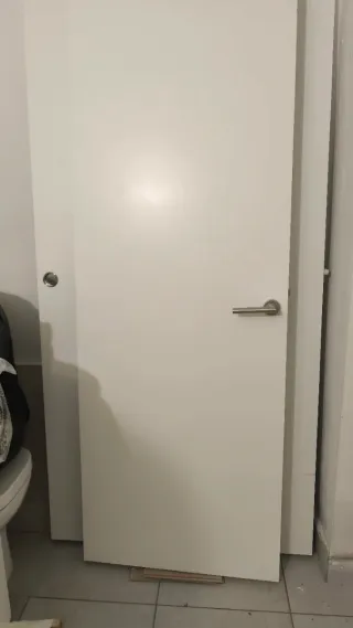 Puerta blanca lacada