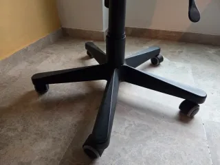 Silla de oficina negra