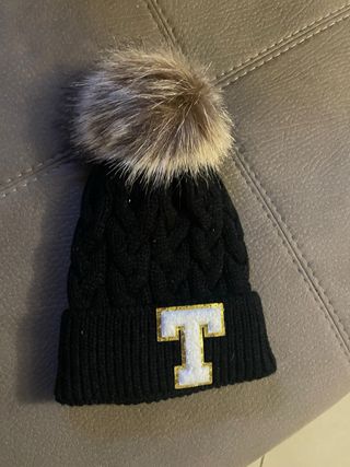 Cappello nero con pompon per bimba