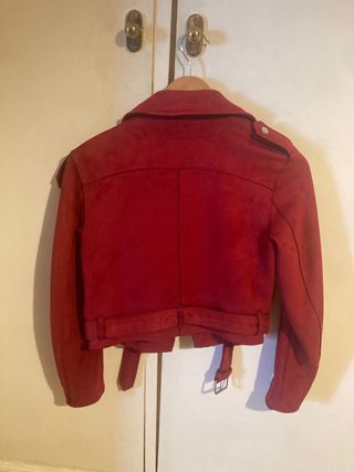 Chaqueta Bershka Roja