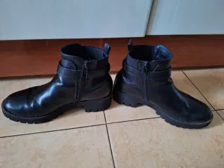 Botines negros talla 37