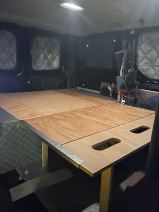 Mueble Cama-Mesa Furgoneta Camper