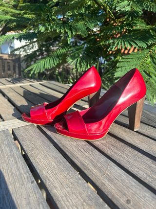 Zapatos abiertos tacón rojo