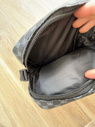 Riñonera bandolera negra y gris