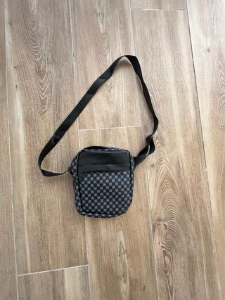 Riñonera bandolera negra y gris