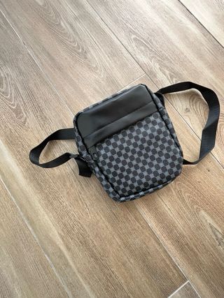 Riñonera bandolera negra y gris