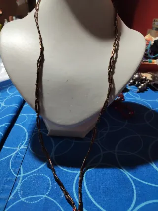 Collar con colgante de cobre y cuentas