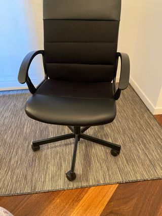 Silla de oficina negra