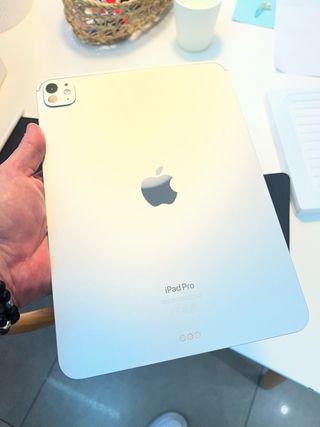 iPad Pro 11 M4 Plata con apple pencil pro, funda