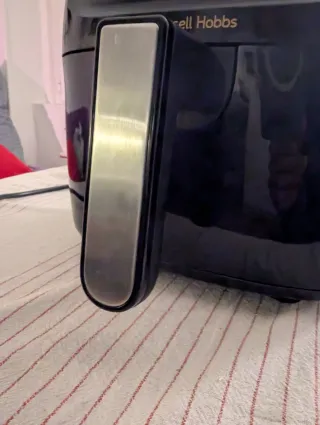 Friggitrice ad aria Russell Hobbs