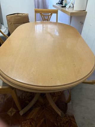 Comedor de madera con 4 sillas