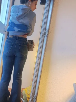 Vaqueros acampanados azules