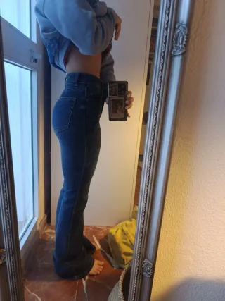 Vaqueros acampanados azules