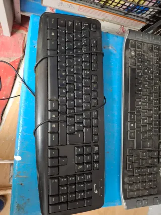 Teclados ADL y Genius - Venta por separado