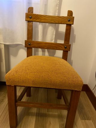 Silla de pino con asiento de tela