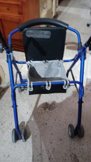 Andador azul con asiento