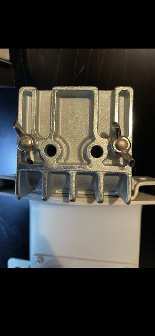 Staffa TV UPPLEVA IKEA per mobile BESTÅ