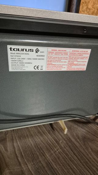 Microondas con Grill Taurus MW2591XDG - 900W/1000W