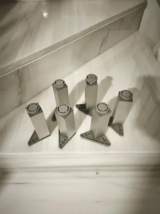 Patas cuadradas regulables (6 unidades)