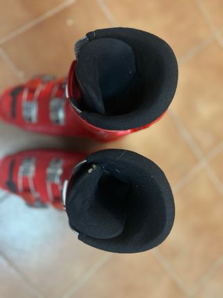 Esquís junior Rossignol amb botes i pals