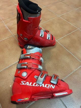 Esquís junior Rossignol amb botes i pals