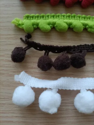 Cintas con pompones de borlas