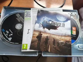 PS4 Slim Ed. LUNA 1TB | Caja + FFXV Steelbook Pack