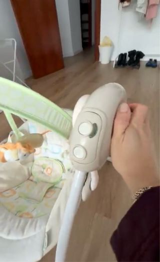 Columpio balancin eléctrico hamaca musical ingenui