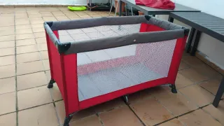 Cuna de viaje plegable roja