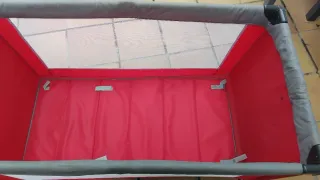 Cuna de viaje plegable roja
