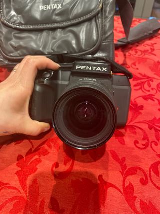 Cámara Pentax SF7 con objetivo 28-80mm