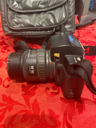Cámara Pentax SF7 con objetivo 28-80mm