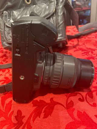 Cámara Pentax SF7 con objetivo 28-80mm