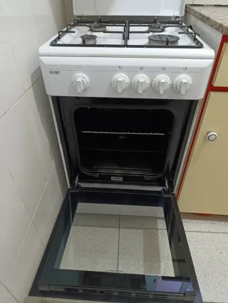 Cocina de gas Svan 4 fuegos y horno