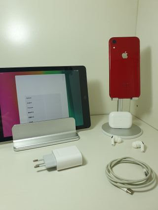 iPad 6th Gen 32GB + iPhone XR 128GB + AirPods Pro