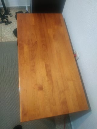 Cómoda de madera natural barnizada