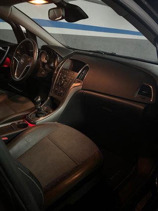 Opel Astra 2012