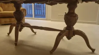 Mesa de comedor ovalada de madera maciza