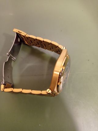 Reloj Guess Gris y Dorado