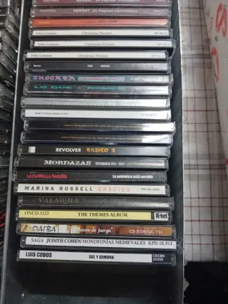 Lote de 80  CDs Variados