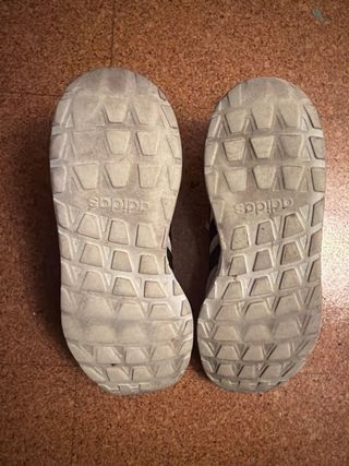 Zapatillas Adidas Grises y Negras