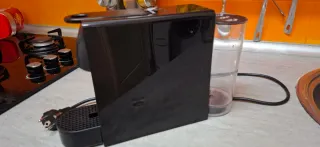 Cafetera Nespresso Negra