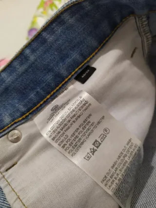 Pantalón vaquero desgastado