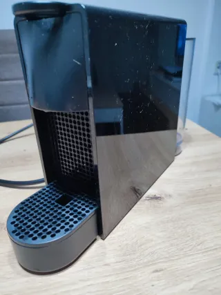 Cafetera Nespresso Essenza Mini Negra