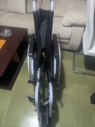 Silla de ruedas plegable