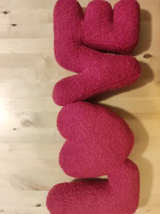 Cojín decorativo LOVE rojo