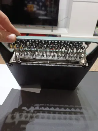 Máquina de escribir Olivetti Pluma 22