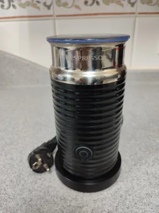 Cafetera Nespresso DeLonghi + Espumador