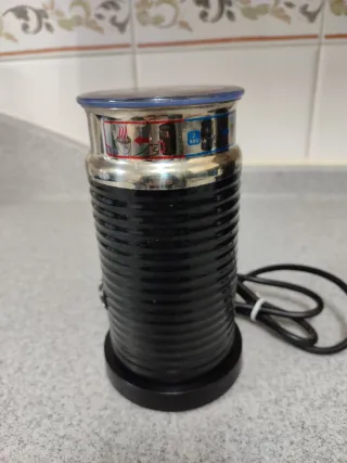 Cafetera Nespresso DeLonghi + Espumador